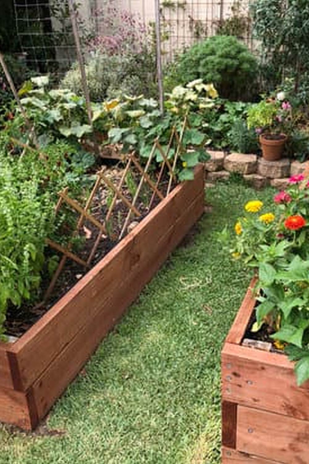 What Kind of Pallets Are Safe for Vegetable Gardening 1 Untreated hardwood pallets ideal for raised beds